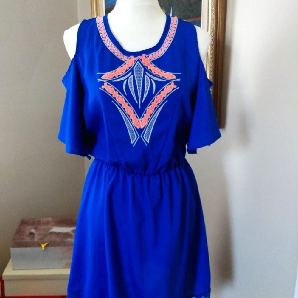 SALE!!! 💙GB Gianni Bini Blue Cold Shoulder Dress